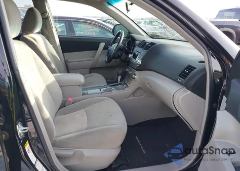 2012 Toyota Highlander Base V6 из США, поврежденный, VIN 5TDBK3EH6CS153941